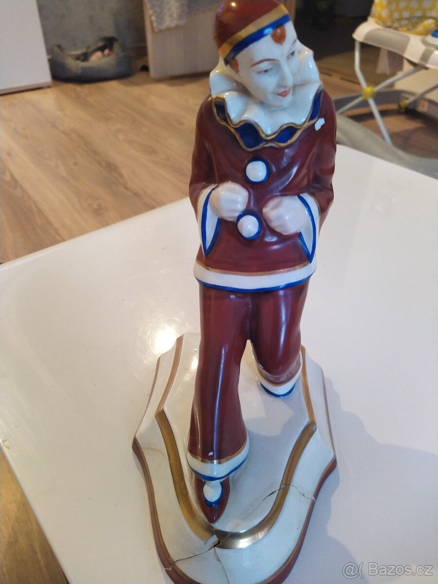 Porcelánová soška Pierrot – Royal Dux Bohemia (Duchcov)
