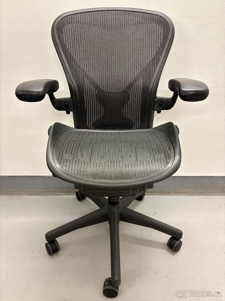 Kancelářská židle Herman Miller Aeron Posturefit