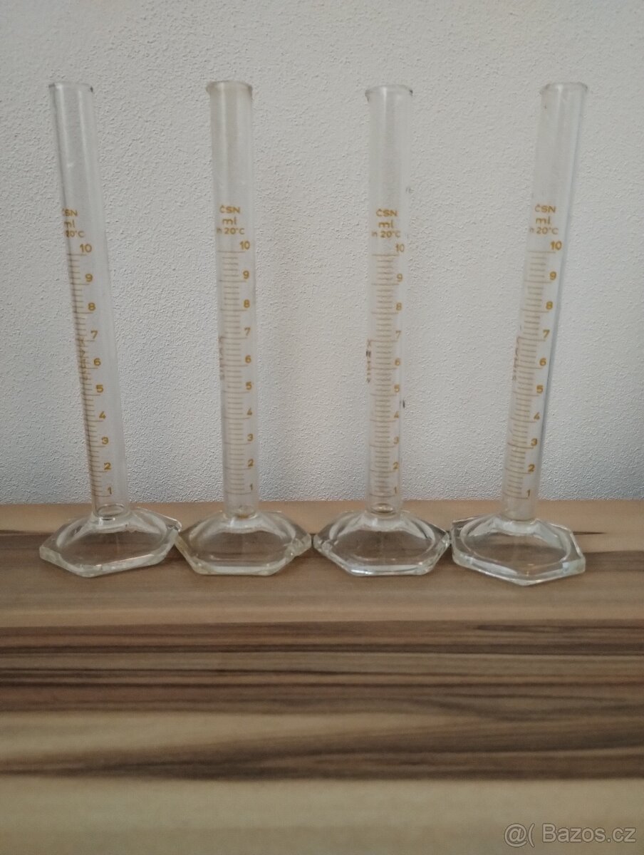 Laboratorní odměrné válce