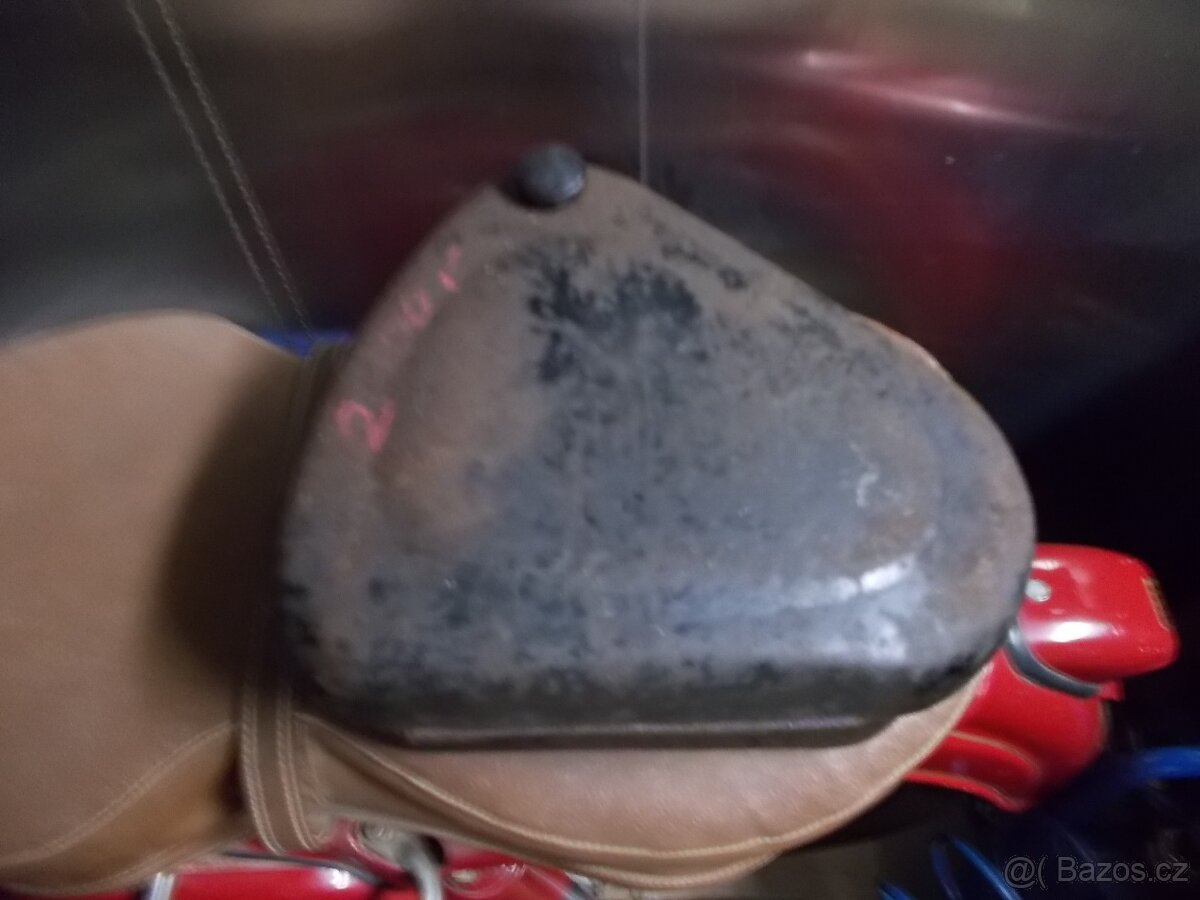 Jawa pérák kastlík na baterii
