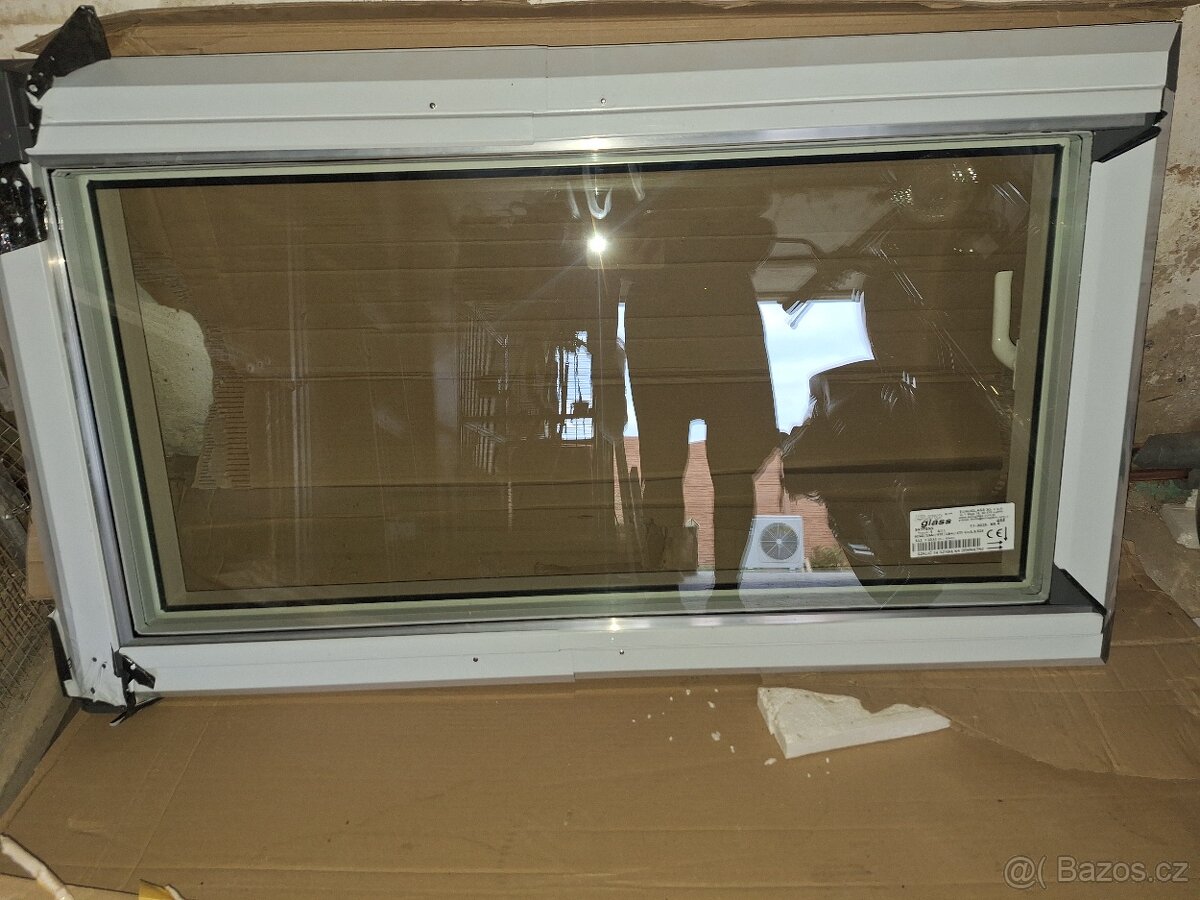Stresni plastove okno 660x118
