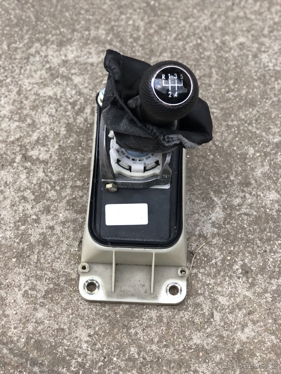 rukojeť řadicí paky VW golf 4
