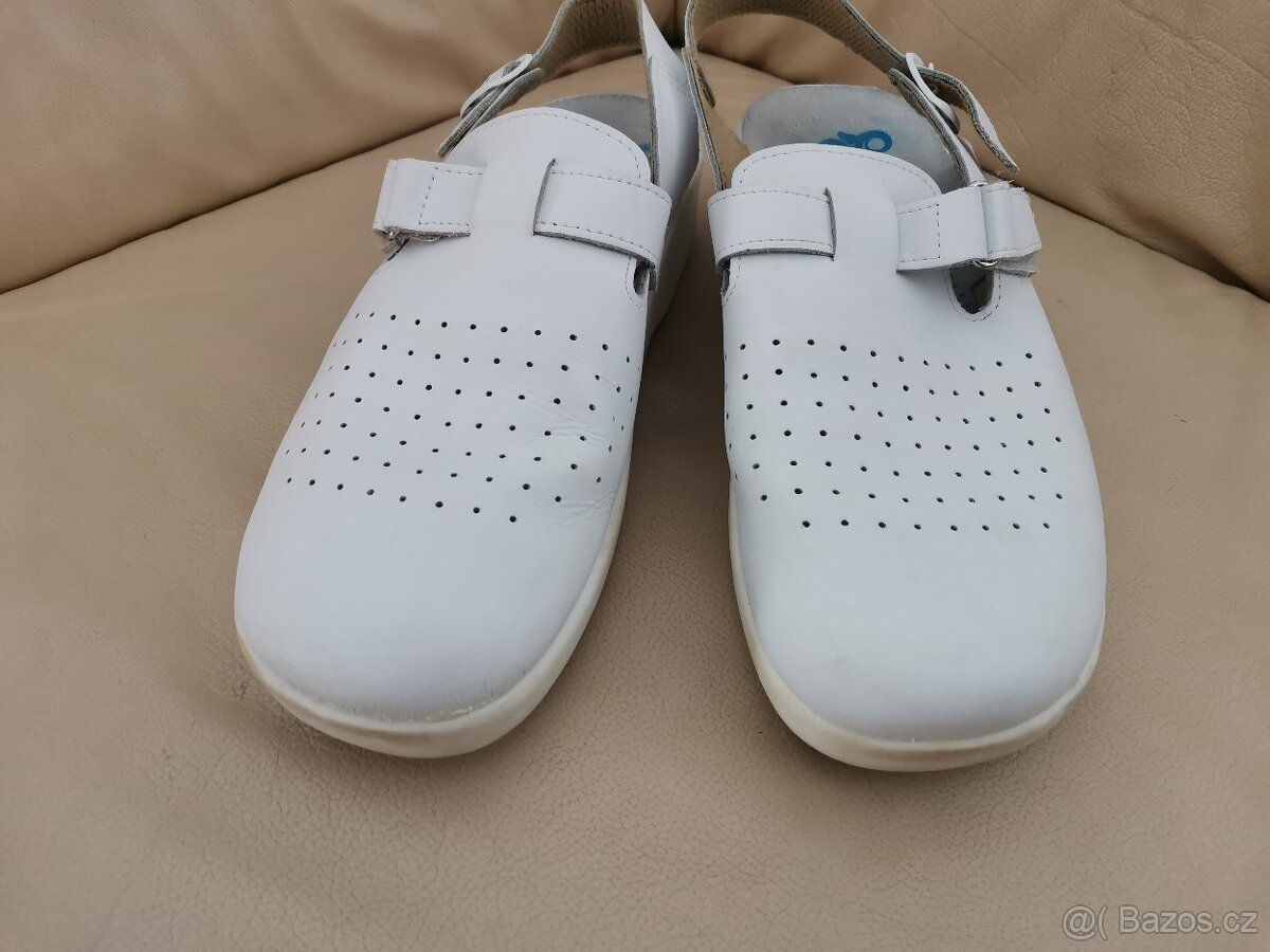 Bílé nazouvaky do laboratoře cel 44-45