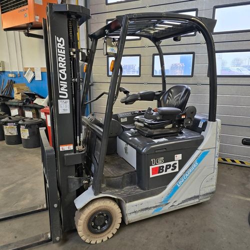 Nissan 1600kg aku tříkolový