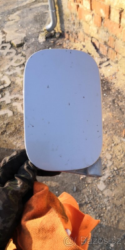 audi a4 víko nádrže