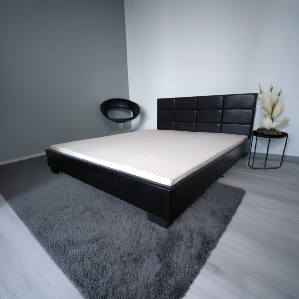 Postel dvoulůžko komplet s matrací a rošty nové