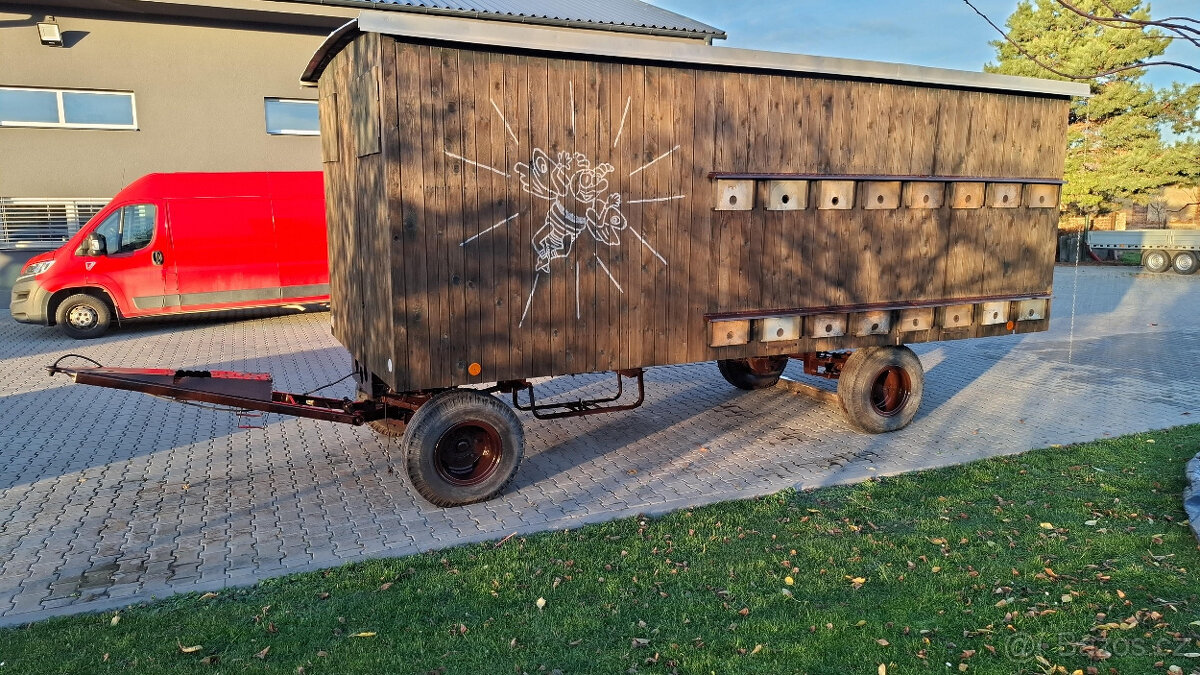 Maringotka, včelín