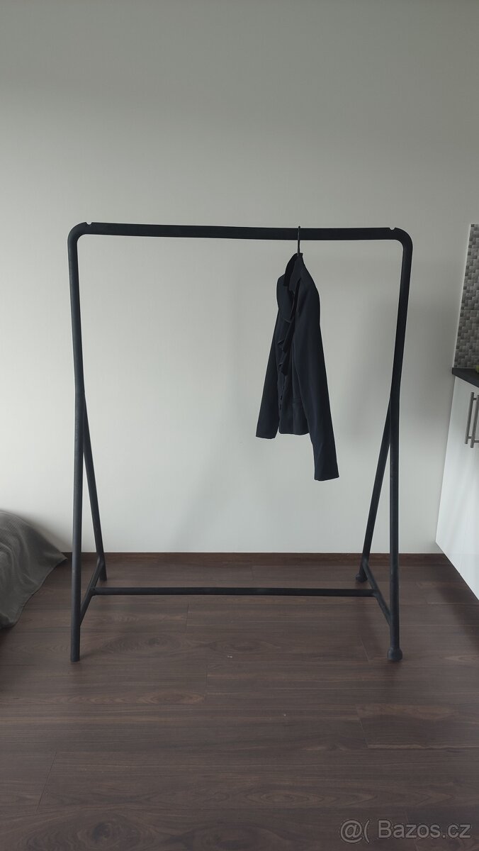 IKEA stojan na oblečení, štendr, věšák