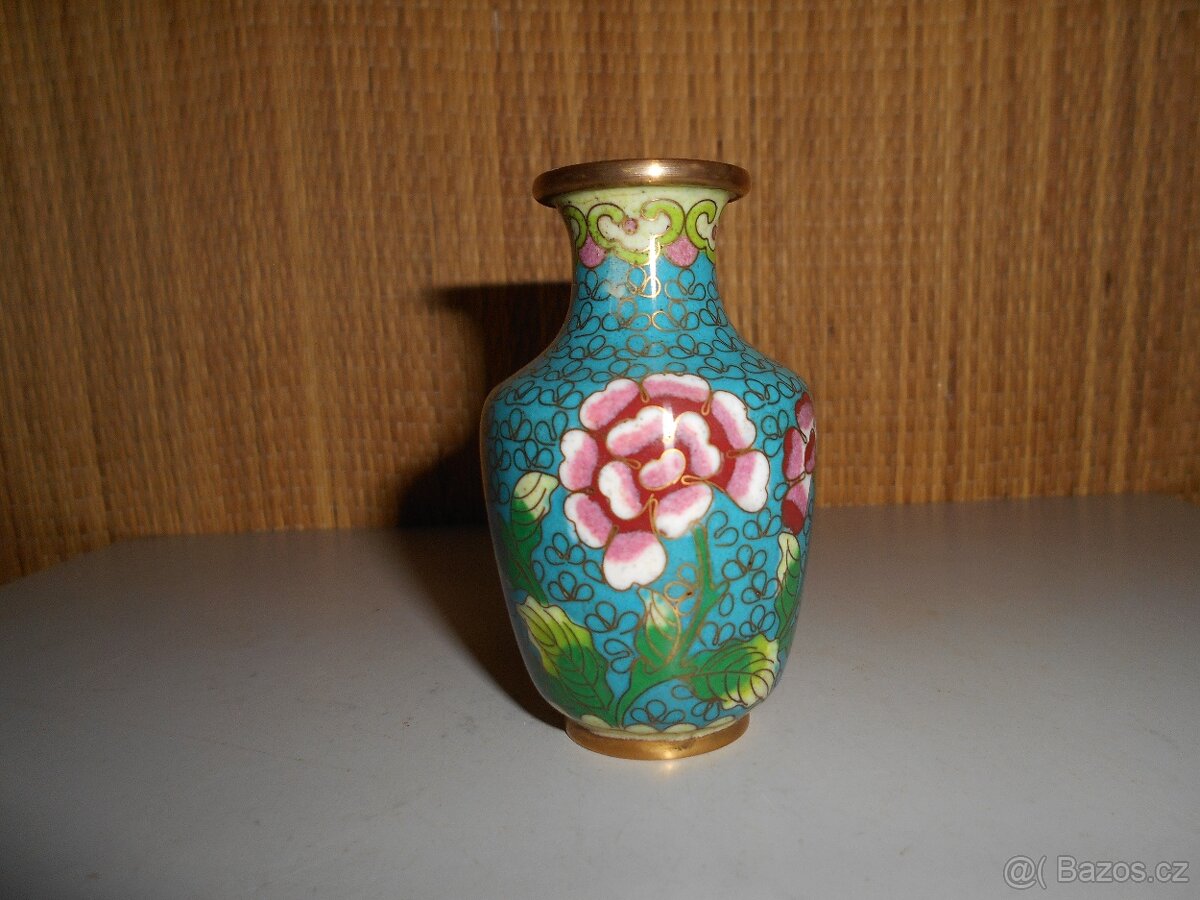 Stará, čínská vázička. Přihrádkové smaltování.