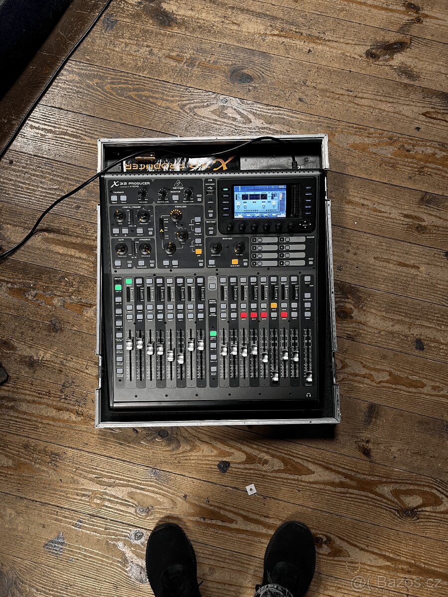 Behringer X32 Producer + case
