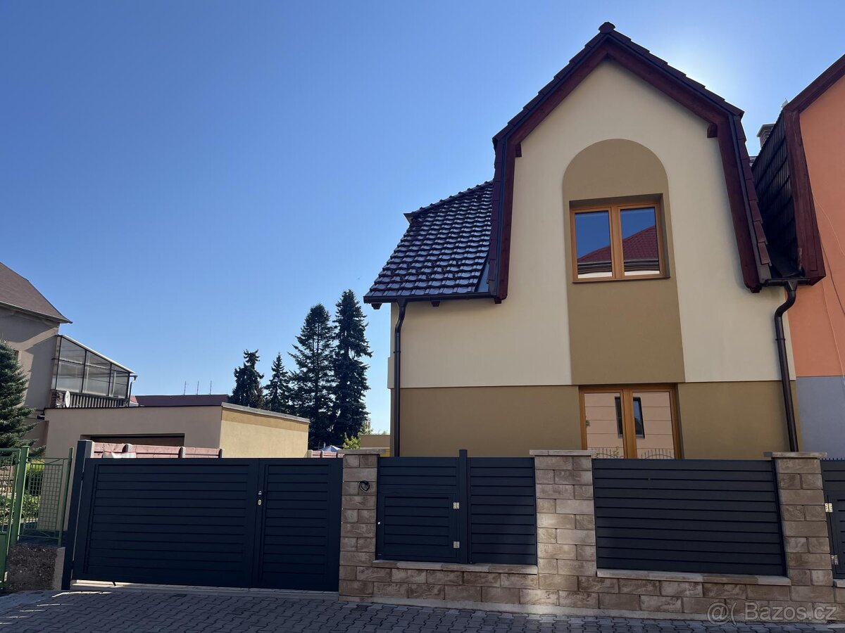 Prodej RD po kompletní reko. dvě bytové jednotky zahrada 710