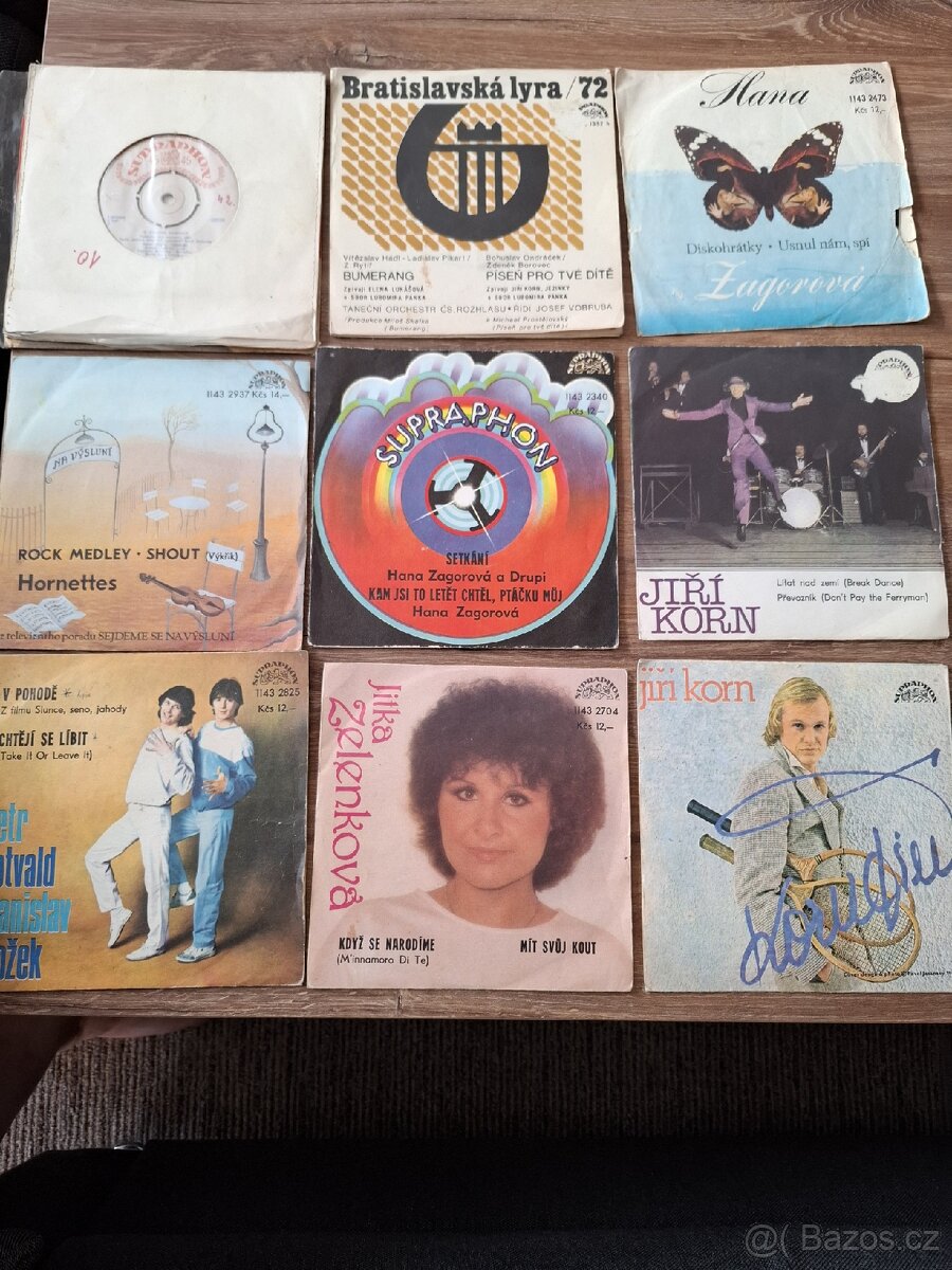 30 ks malých , starých gramofonových desek