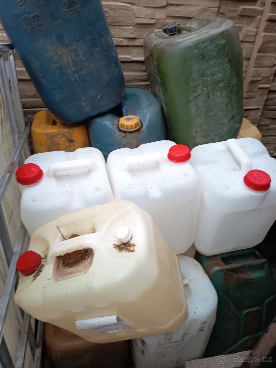 Plastové kanystry