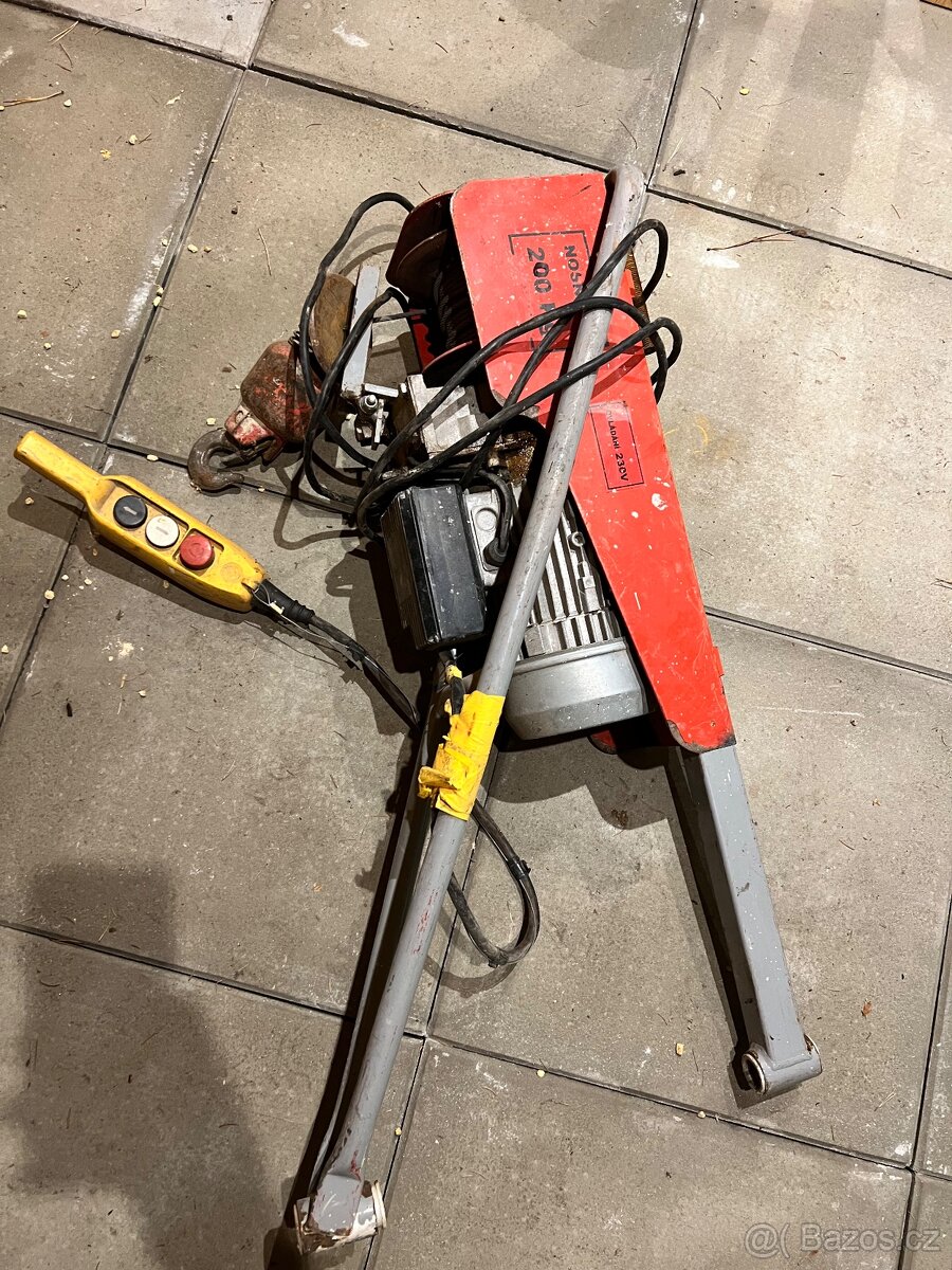 Stavební naviják CAMAC