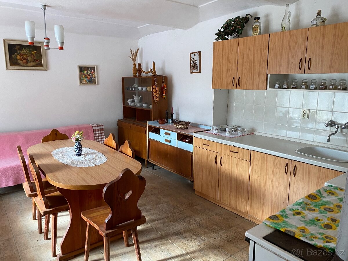 Starší kuchyňská linka