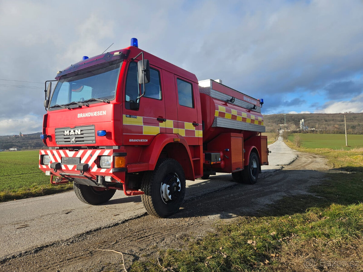 Hasičské Vozidlo MAN 18.285 4x4 r.v. 2002 8000 l voda