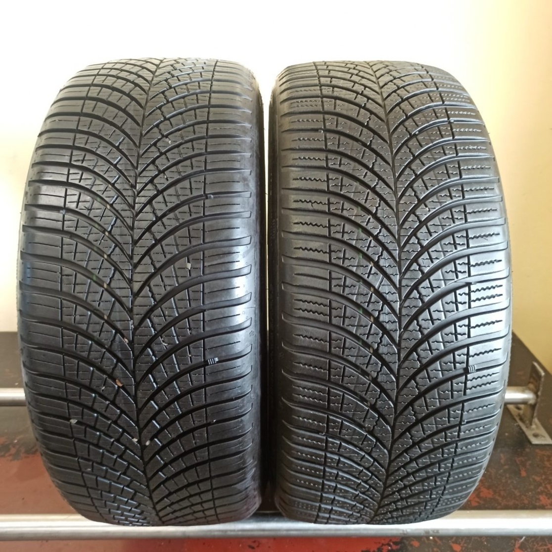 Goodyear 215/40 R18 89W 1x6,5-7,5mm 1x5,5-6mm