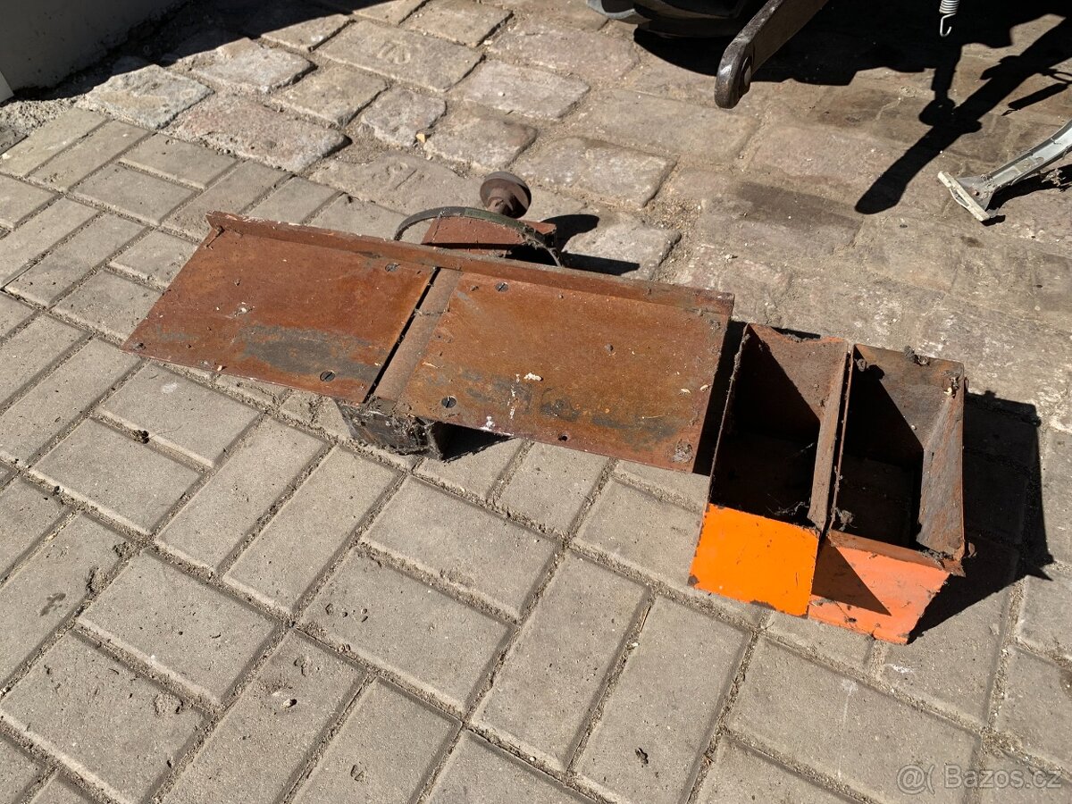 Hoblovka stůl s břity