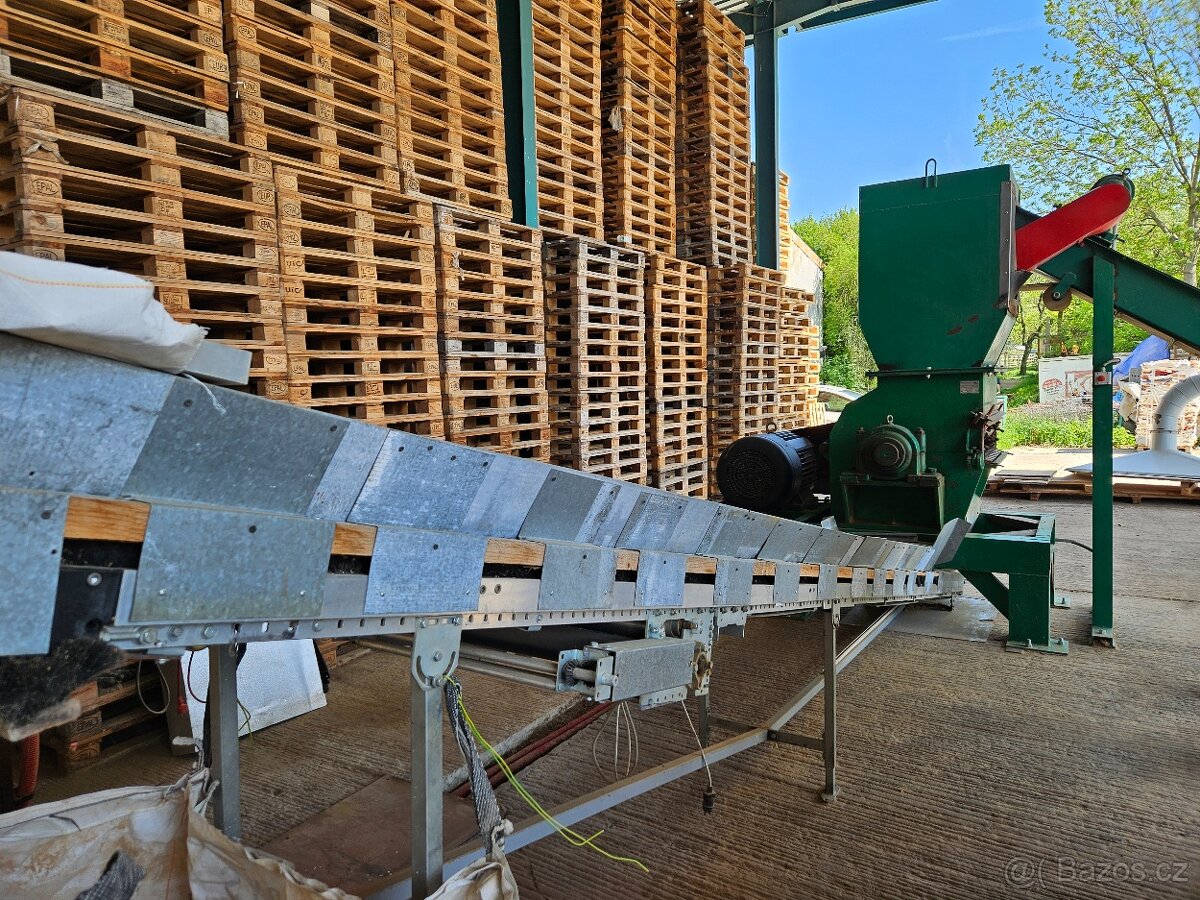 drtič na kůru a dřevotřísku D700 - 55kW