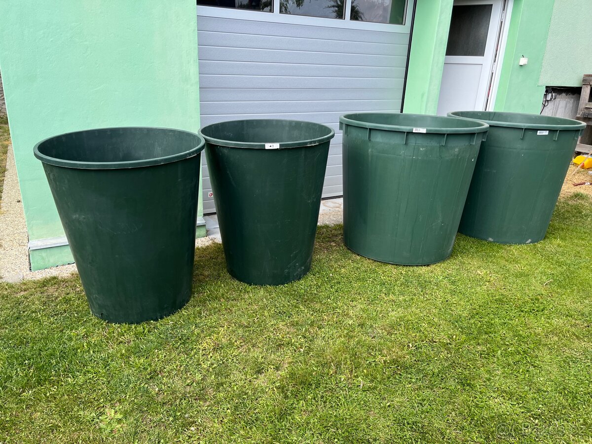 Plastové zahradní sudy 300l,500l