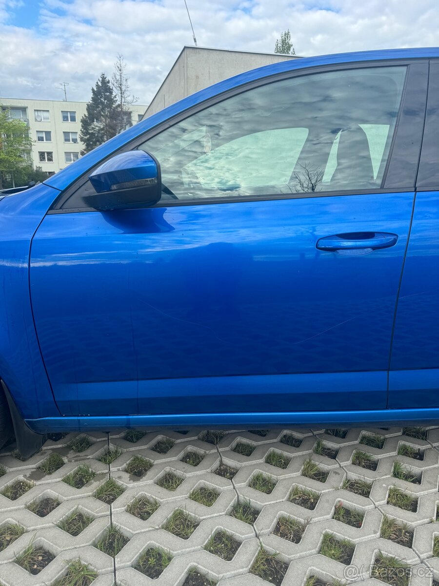 PRODAM DVEŘE LEVÉ PŘEDNÍ SKODA OCTAVIA 3 COMBI 2016
