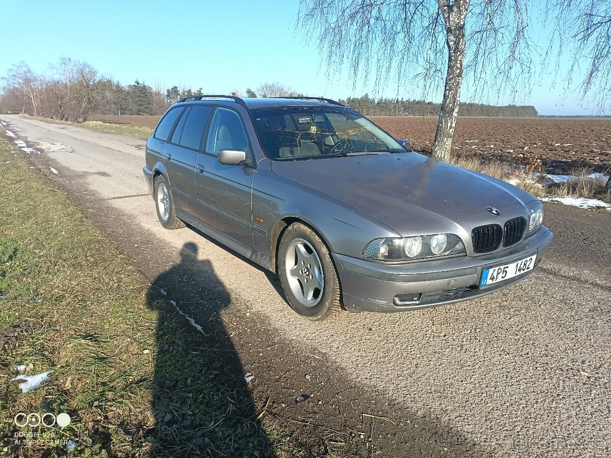 BMW E39 523i