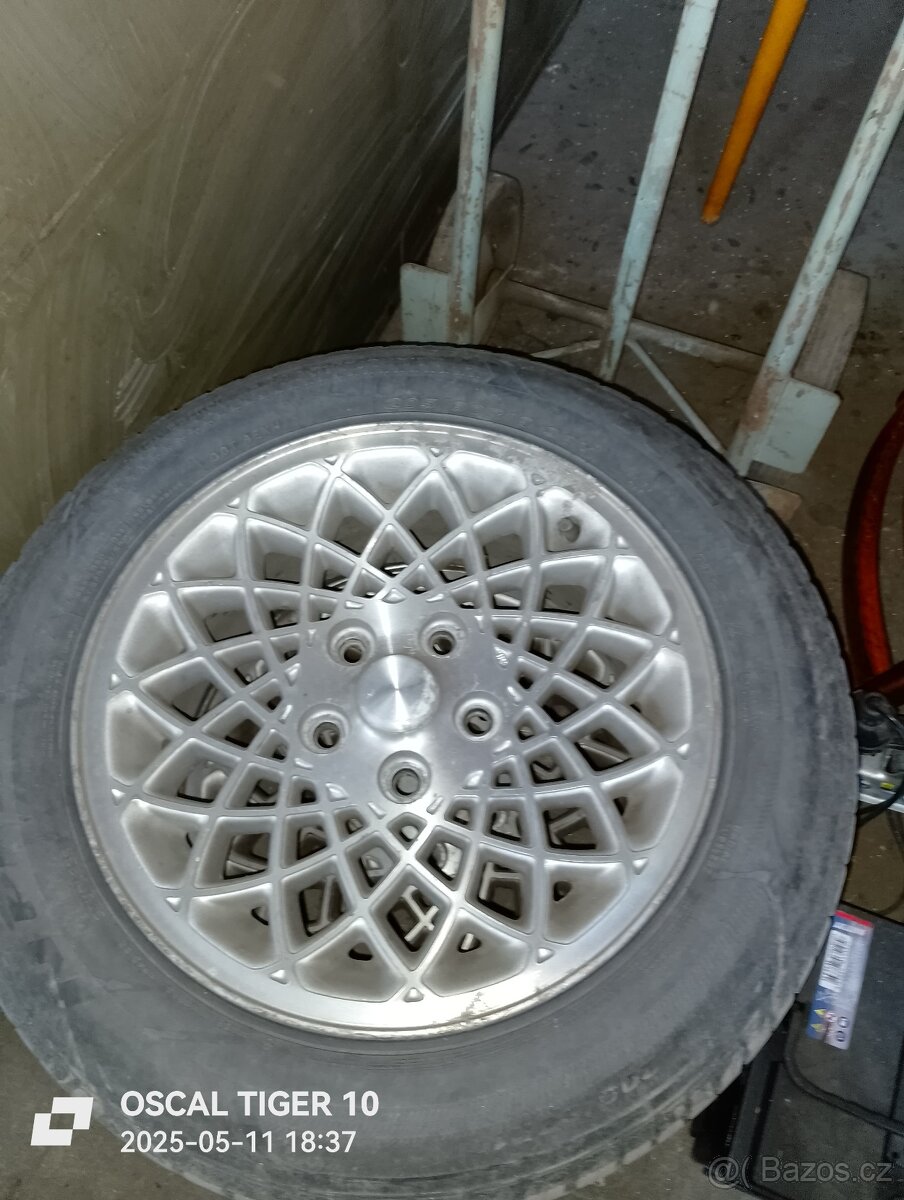Alu kola Kia Carnival