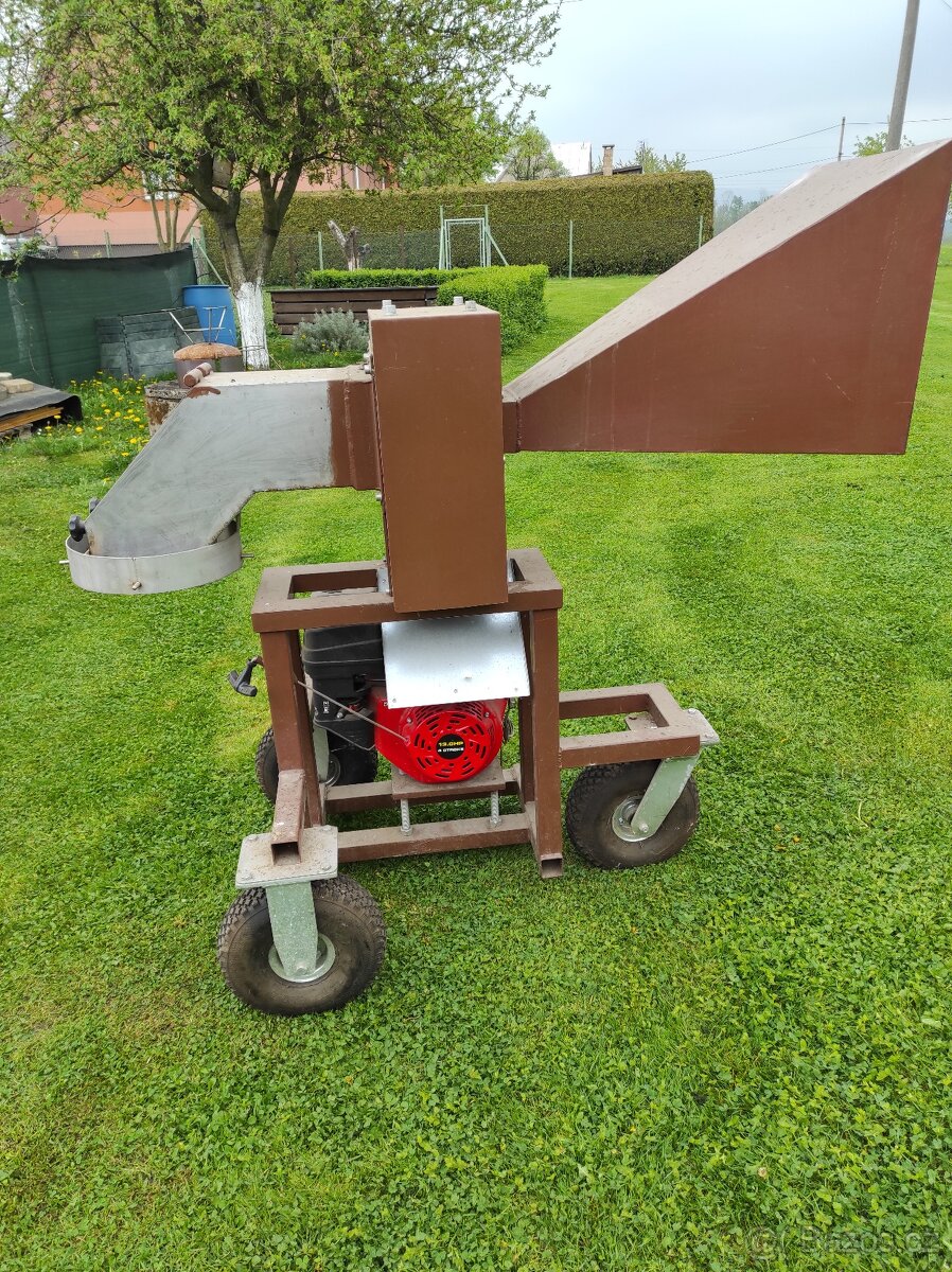 Špalíkovač benzínový