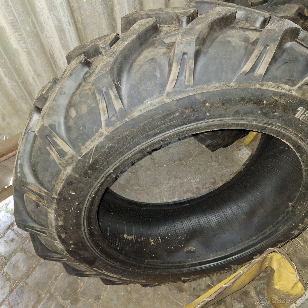 Pneu 16,9-30, 12,4-24