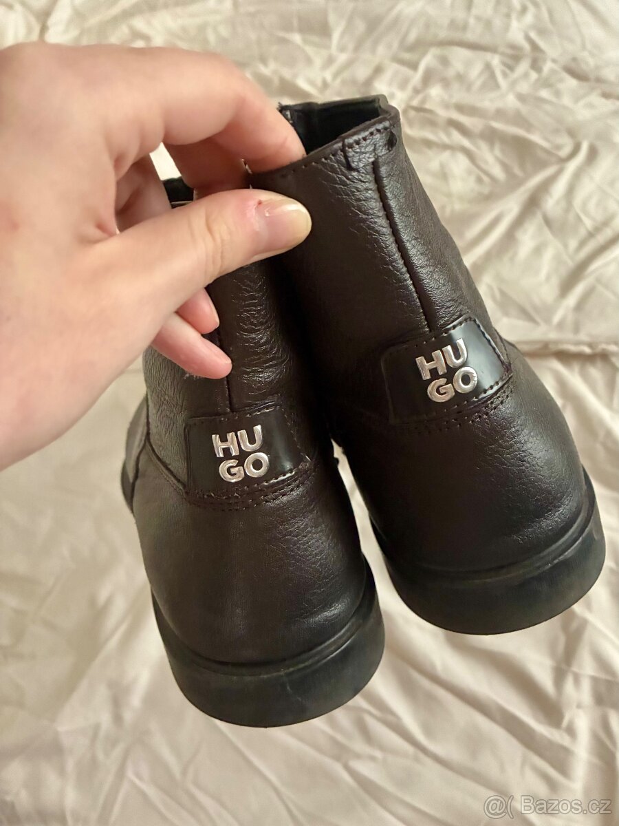Kotníkové boty Hugo Boss - minimálně nošené