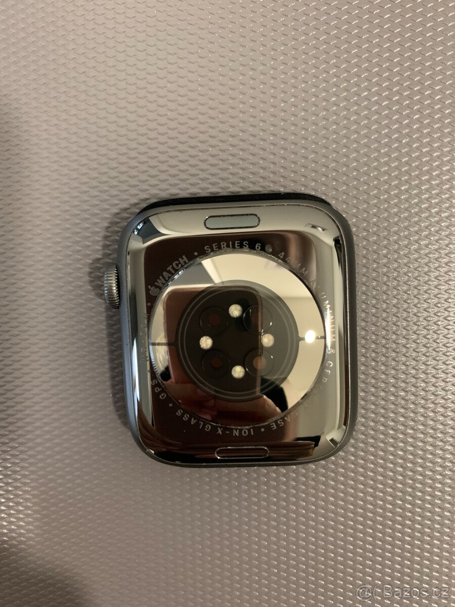 Apple Watch Series 6, 44mm, Space Gray použité