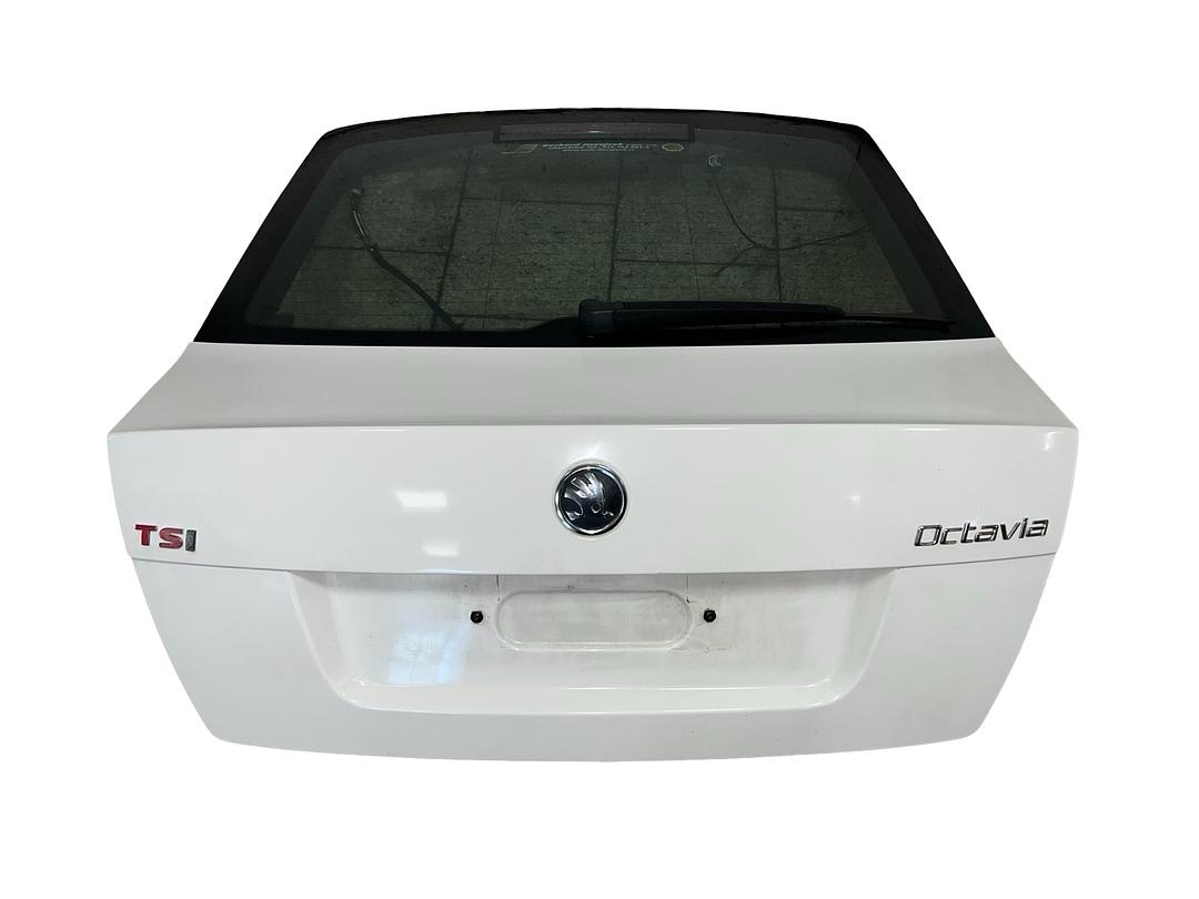 Páté dveře bílá barva LF9E Škoda Octavia 2 FL sedan 2011