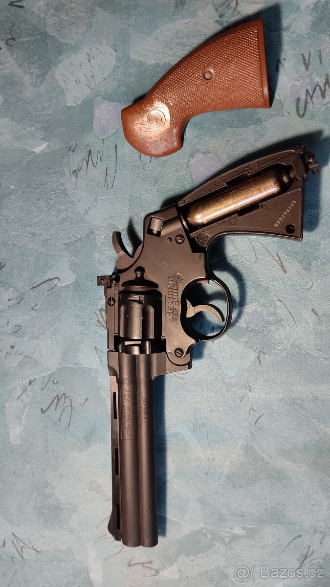 Vzduchová pistole Crosman vzor 357