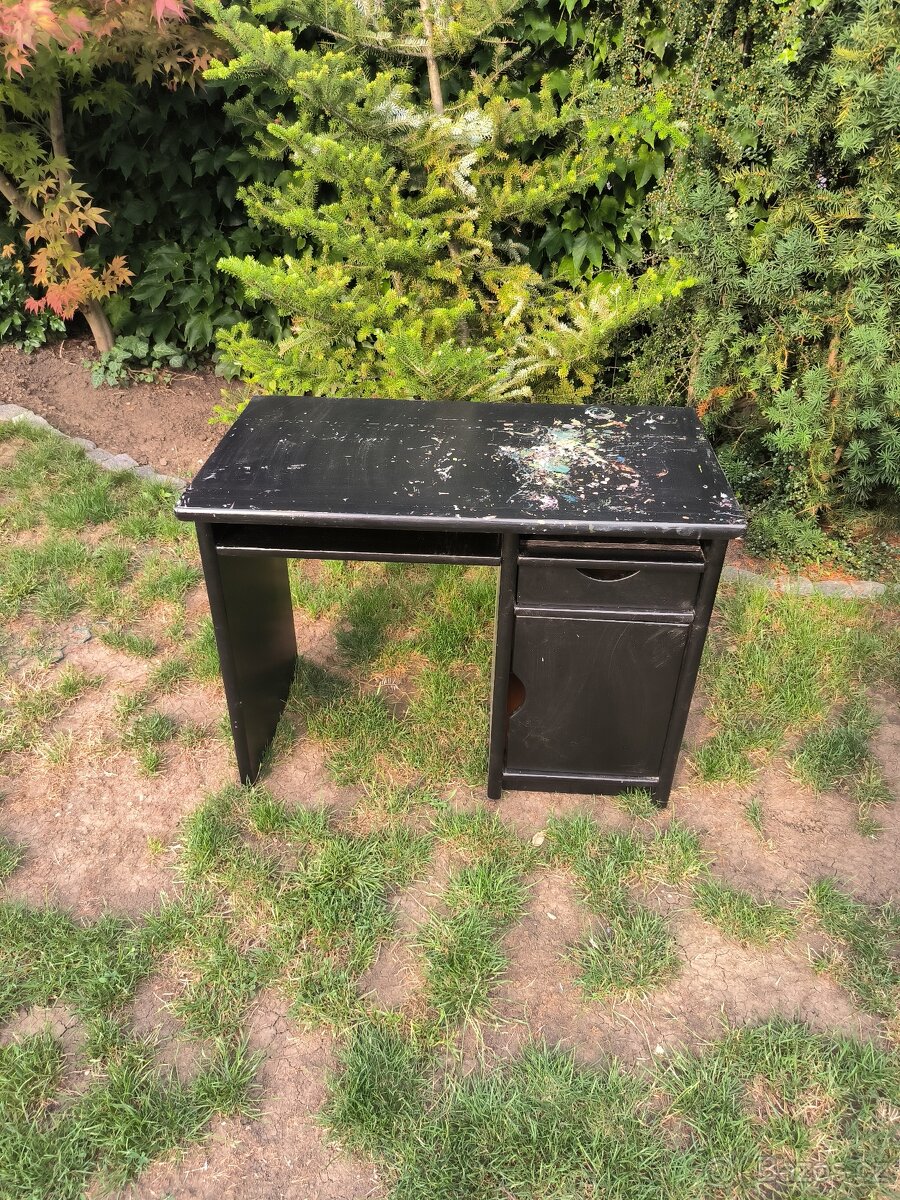 Pracovní stůl