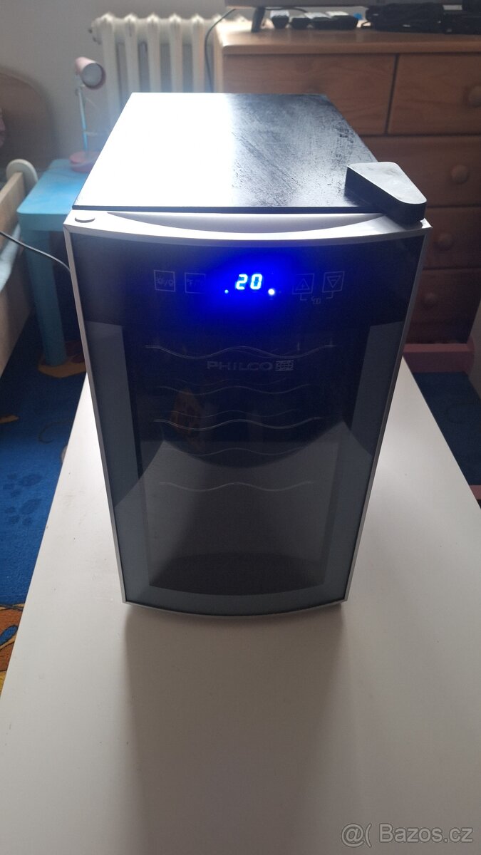 Vinotéka Philco PW8 na opravu