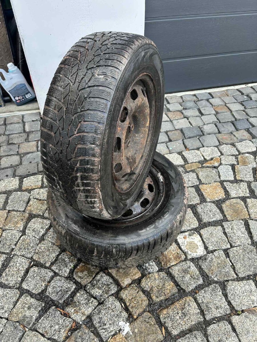 Nokian 195/65 R15 zimní pneumatiky