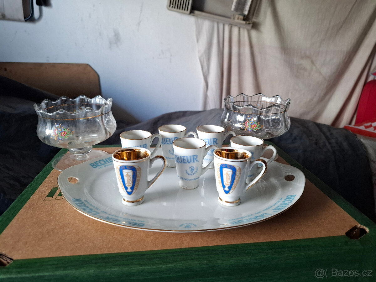 Prodám starší porcelánové a skleněné předměty