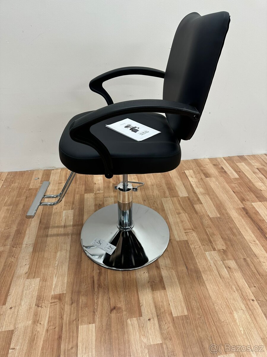 Kadeřnické křeslo – hydraulické, černé