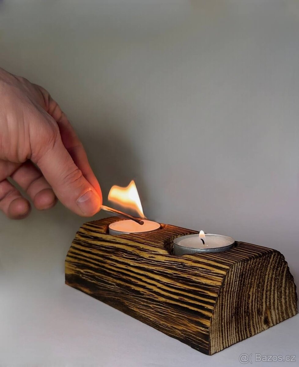 Dřevěný svícen na 2 čajové svíčky, masiv.