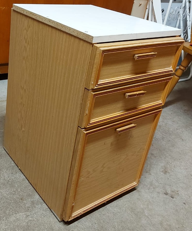 Skříňka se šuplíky