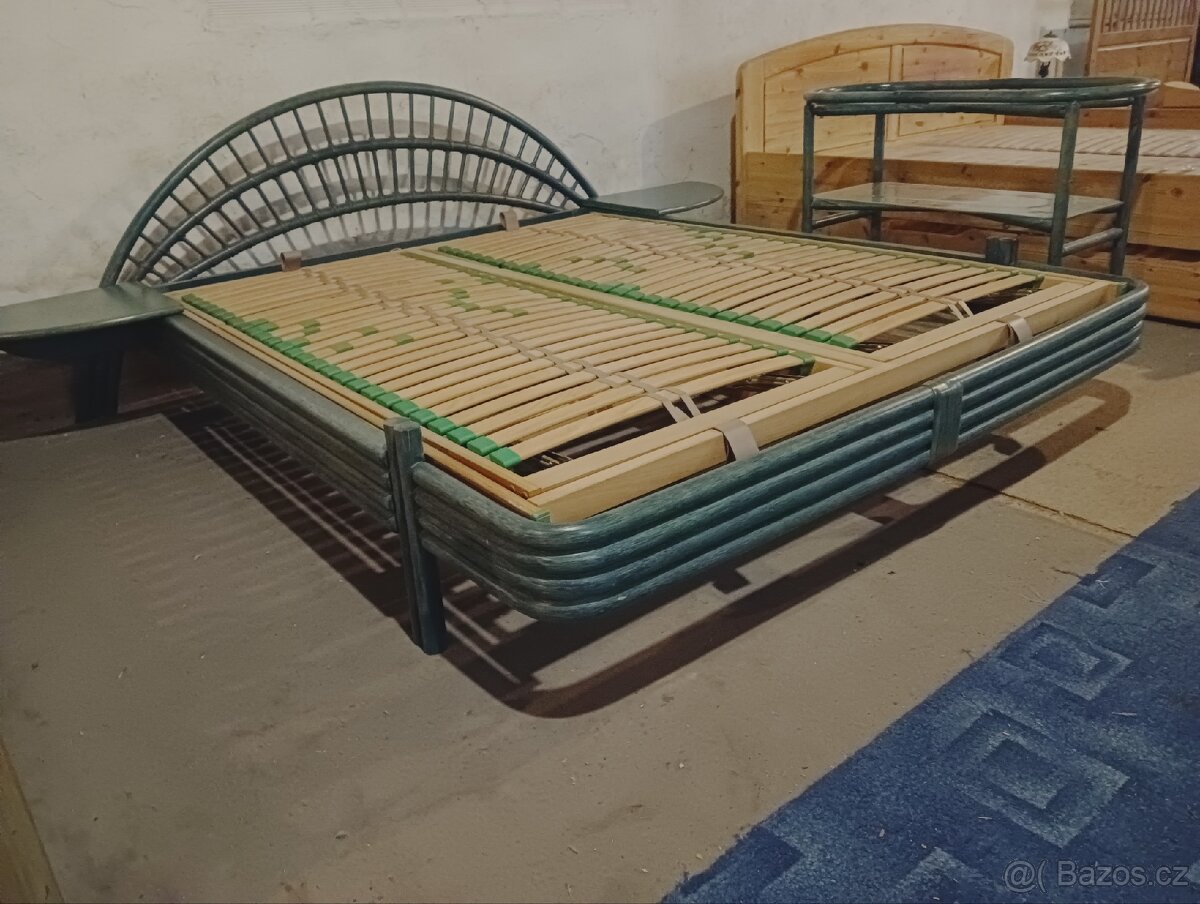 Unikátní dřevěná postel 160