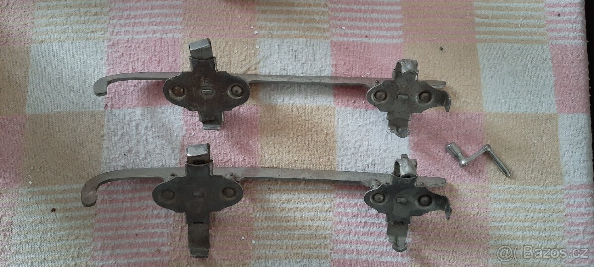 Retro brusle na boty s klíčkem – kovové, sběratelské