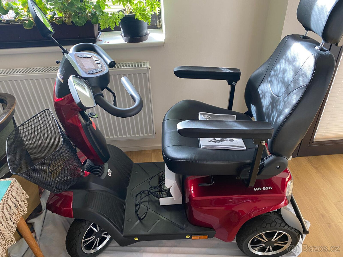 elektrický invaliní skútr velmi sofistikovaný