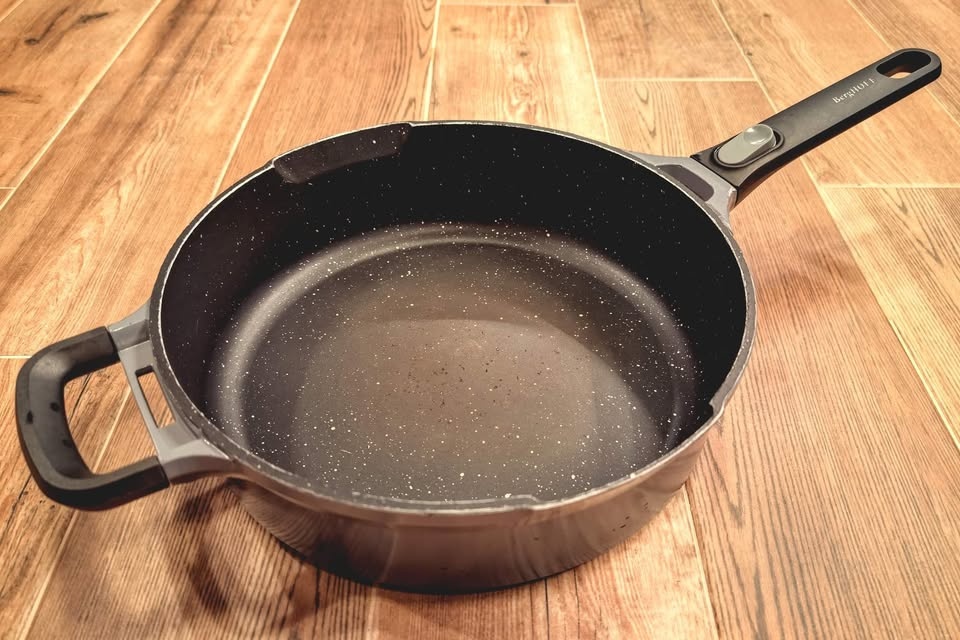 Sleva Kvalitní teflonová pánev BergHOFF