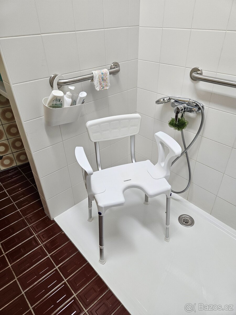 Sedátko do sprchy pro seniora