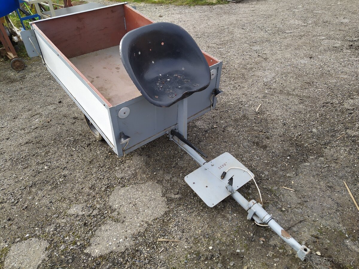 Ručně sklápěný přívěs za frézu domácí výroby