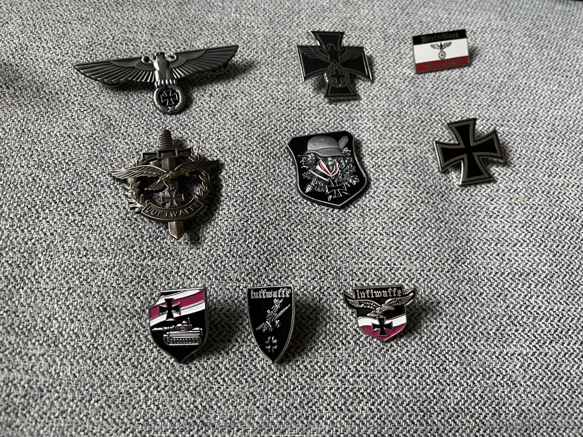 Sběratelské vojenské odznaky