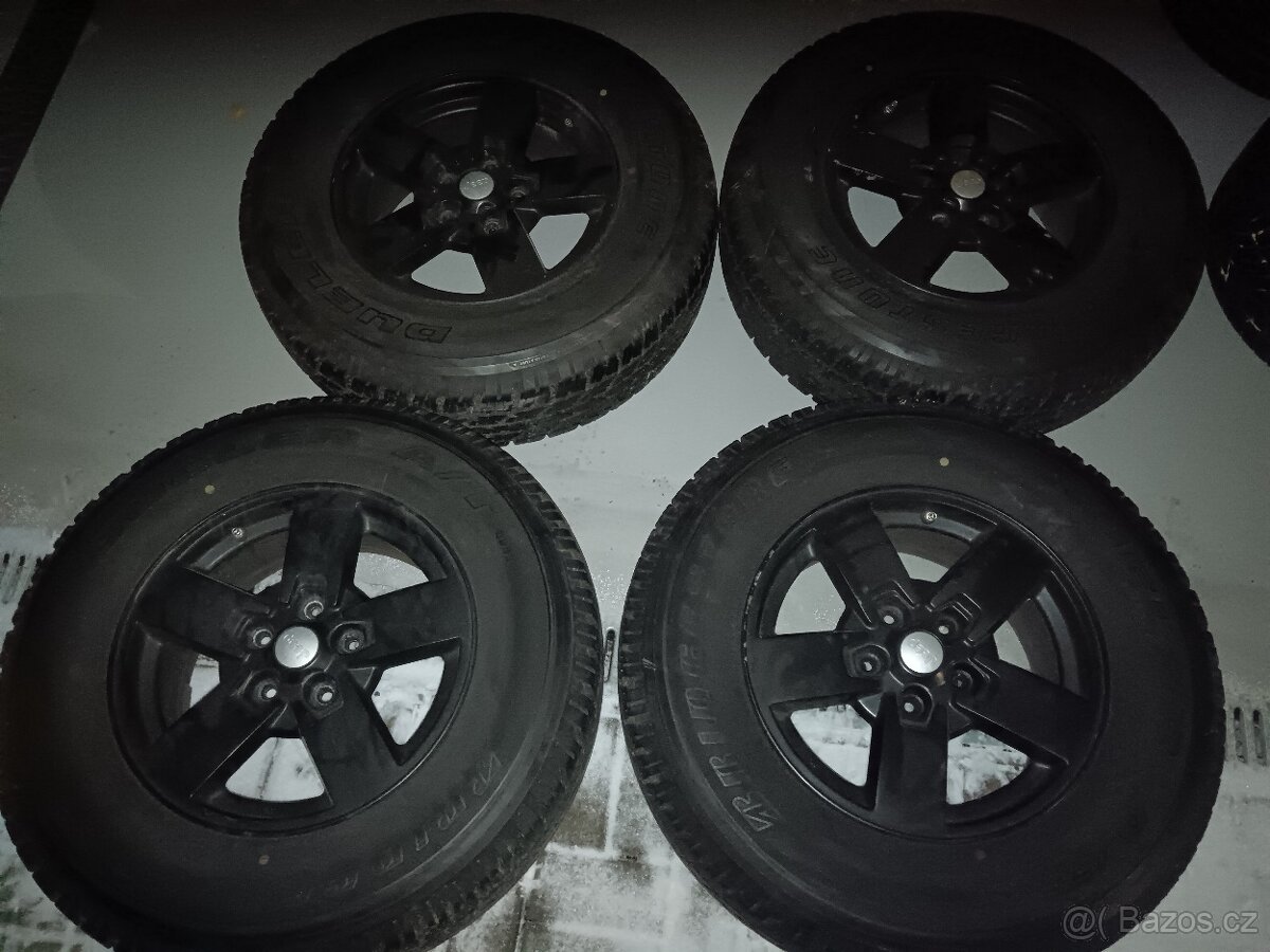 Extra Zánovní CELOROCNI 17" originál JEEP
