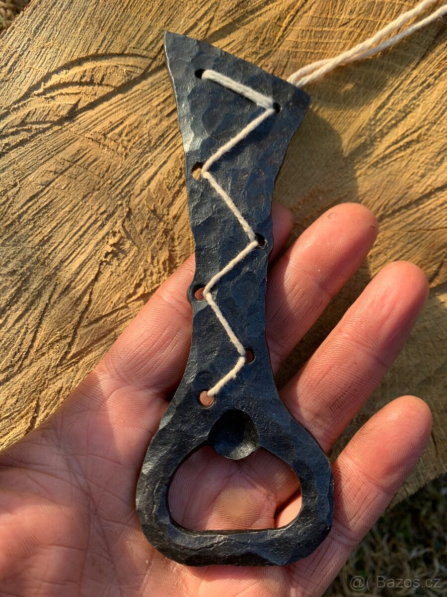 Kovaný otvírák - zmije