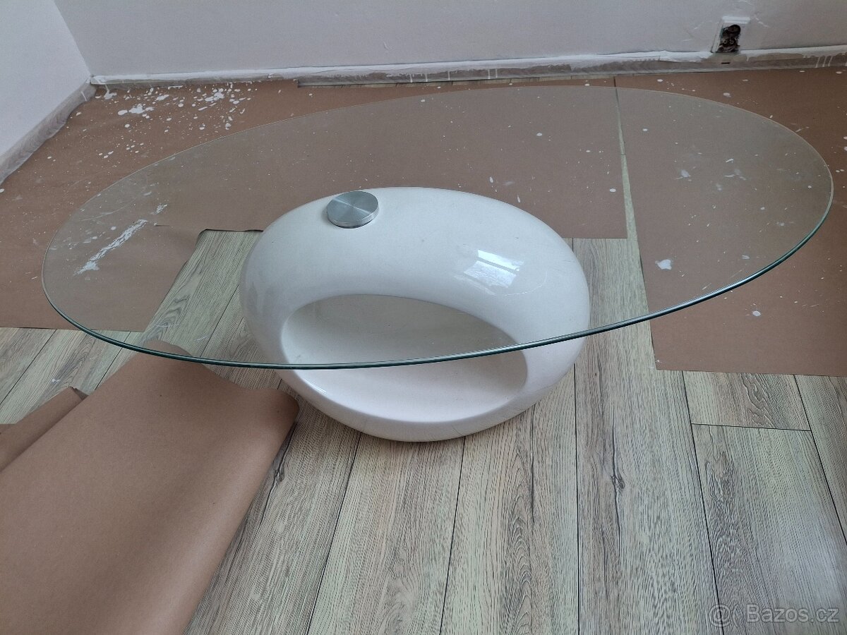 Designovy konferencni stul